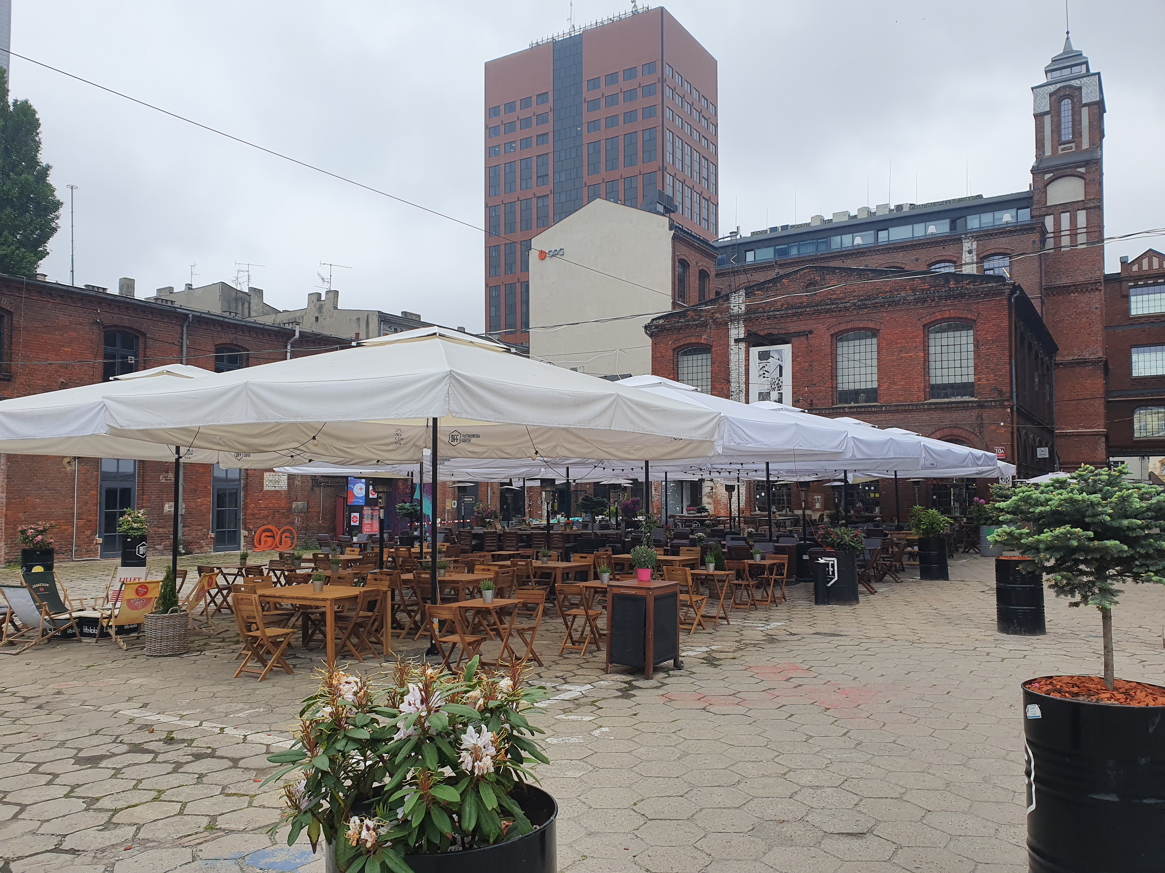 20200610_104759 Biergarten Schirme 5 x 5 m