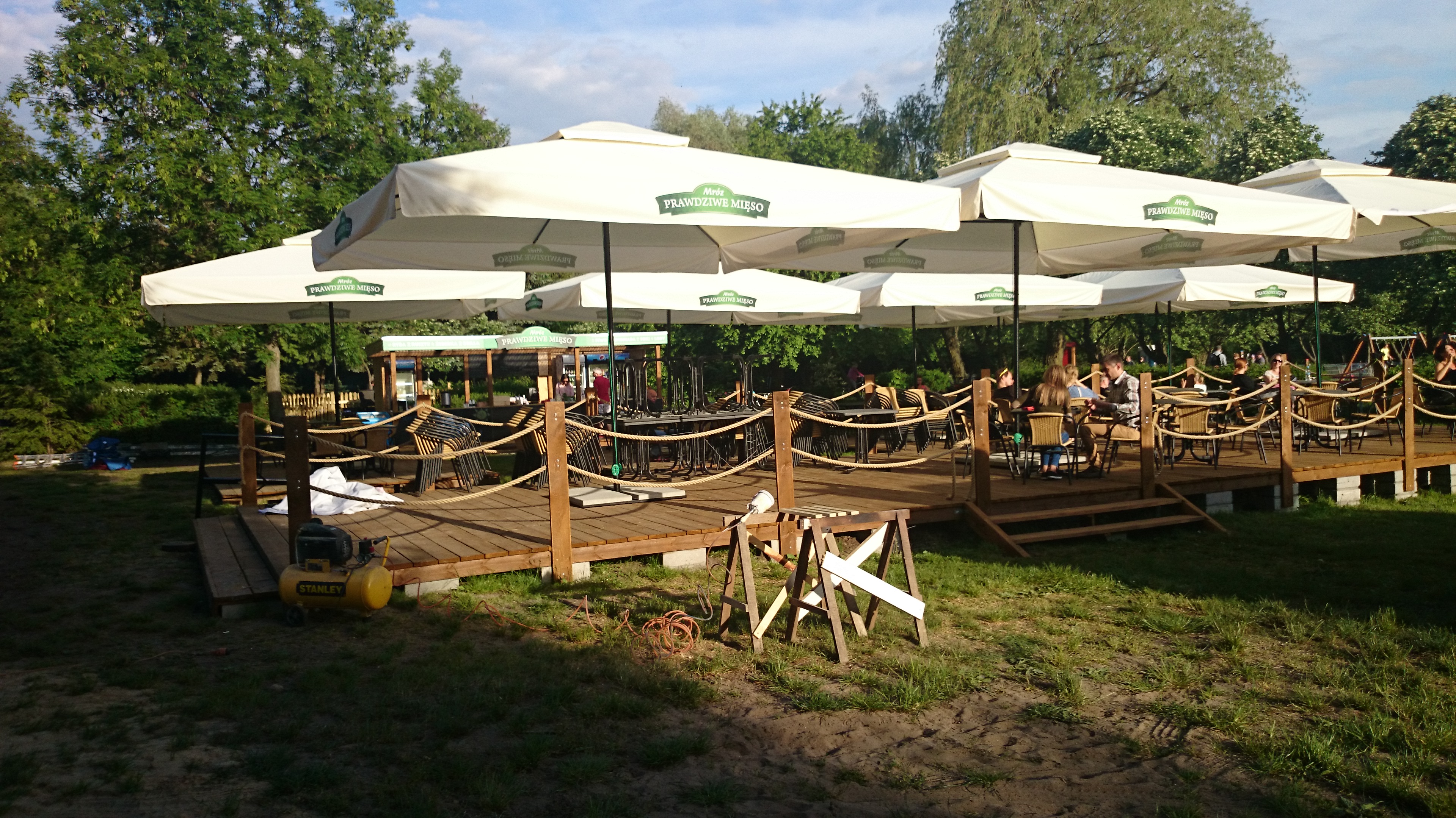 DSC_0195 Biergarten Schirme 5 x 5 m